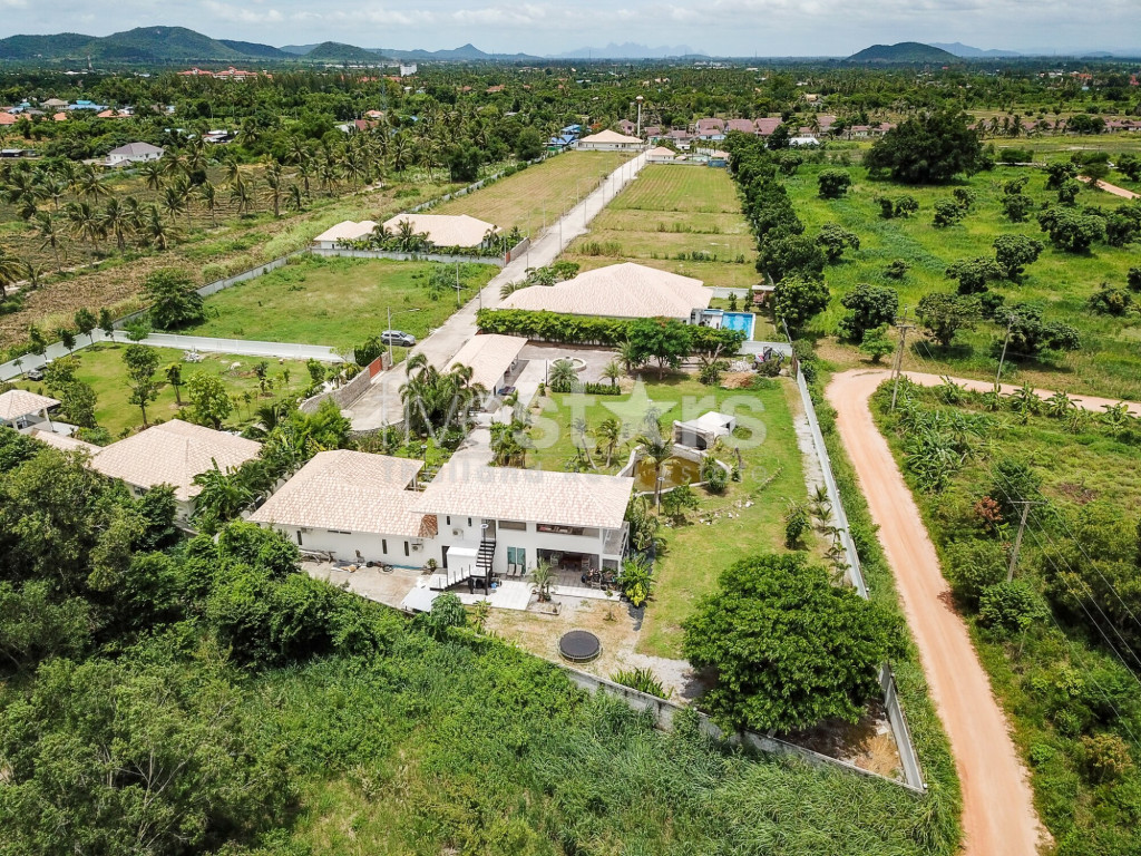 5 Bedroom House On Large Land Plot, photo 2