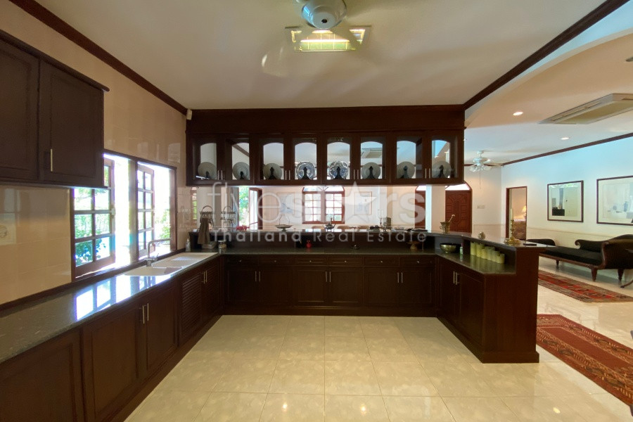 Luxury 6-Bedroom Pool Villa in Hua Hin City Center – Walk to Market Village & the Beach, photo 12