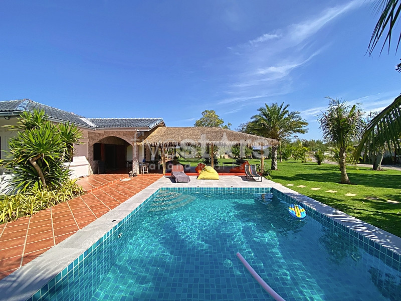 Family 4-Bedroom Farmhouse with Guest House, 6 Rai of Land, and Private Fishing Lake for Sale in Paknampran, photo 2
