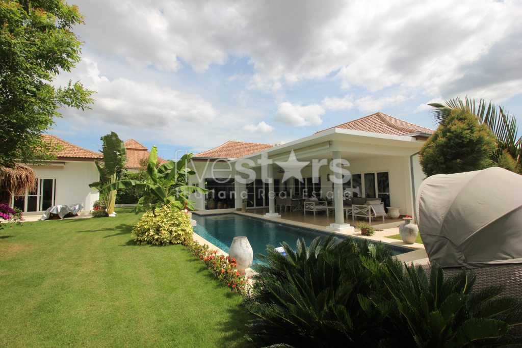 4 Bed Luxury Pool Villa on Large Plot