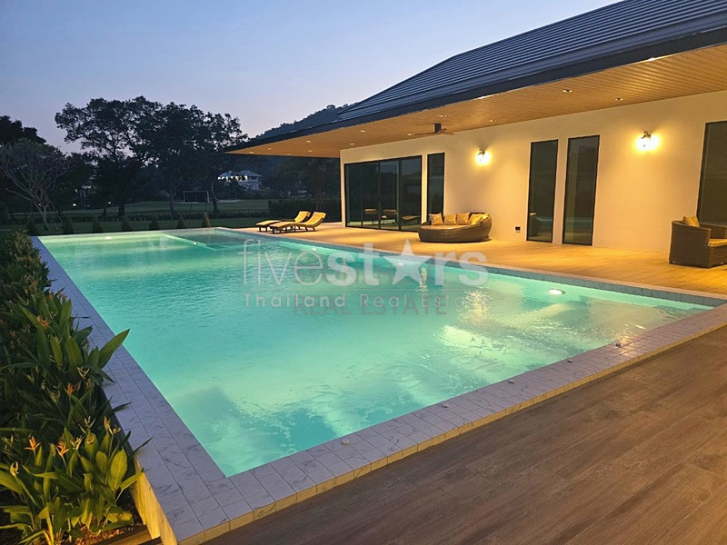 Modern 3-Bedroom L-Shaped Villa with Golf Course Views at Palm Hills, photo 6