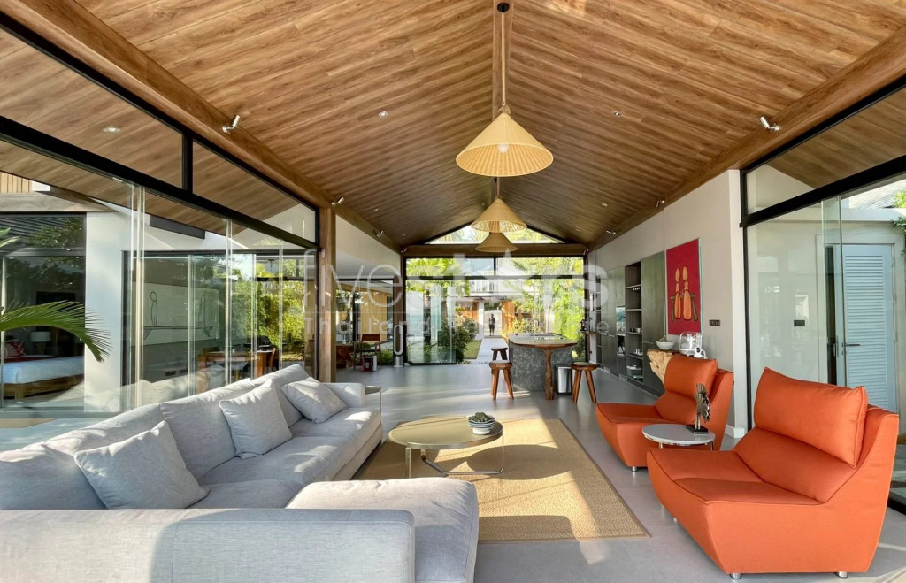 INCREDIBLE DESIGNER VILLA BEACHFRONT, photo 4