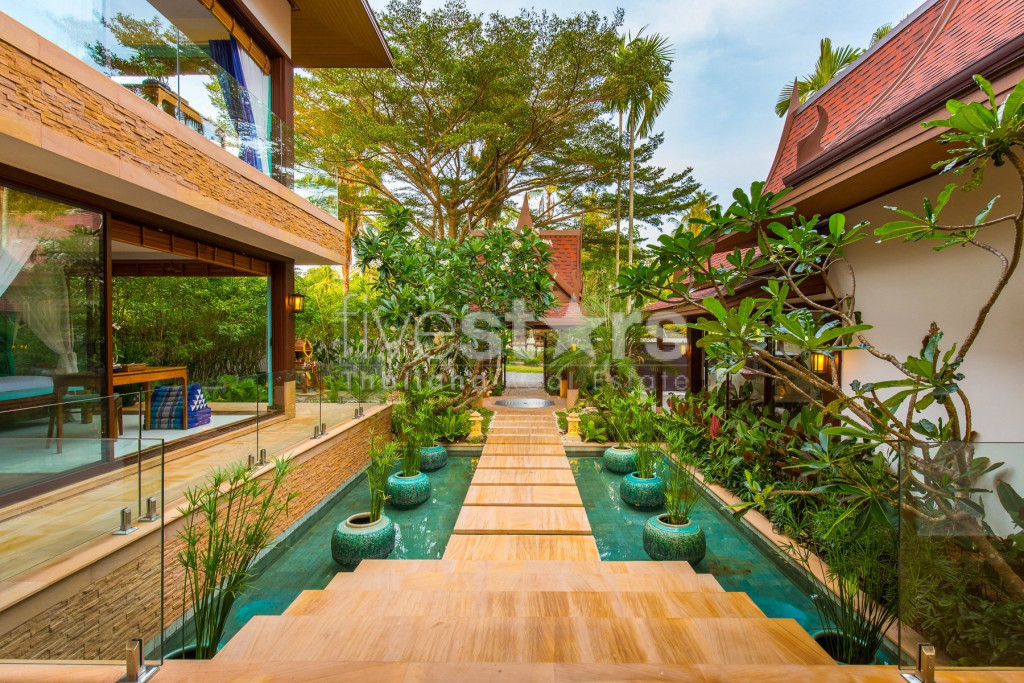 STUNNING BEACHFRONT VILLA IN LIPA NOI, photo 12
