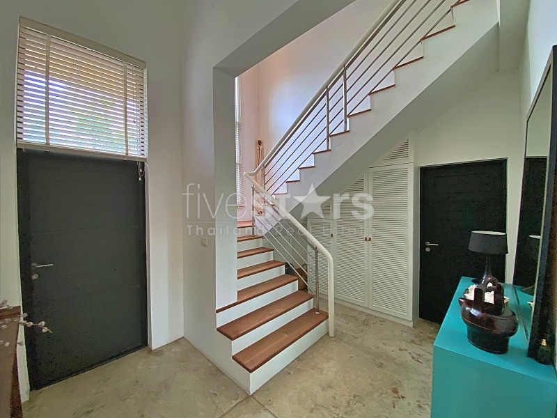 Luxurious 4 Bedroom 2 Storey Villa On Private Residence, photo 6