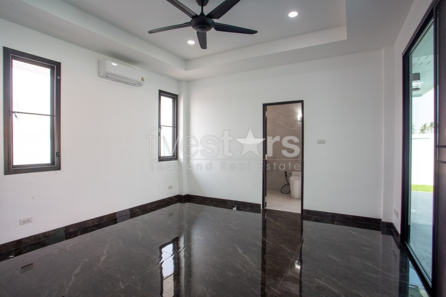 Cozy 3 Bed Pool Villa For Sale in Wang Pong Hua Hin, photo 10