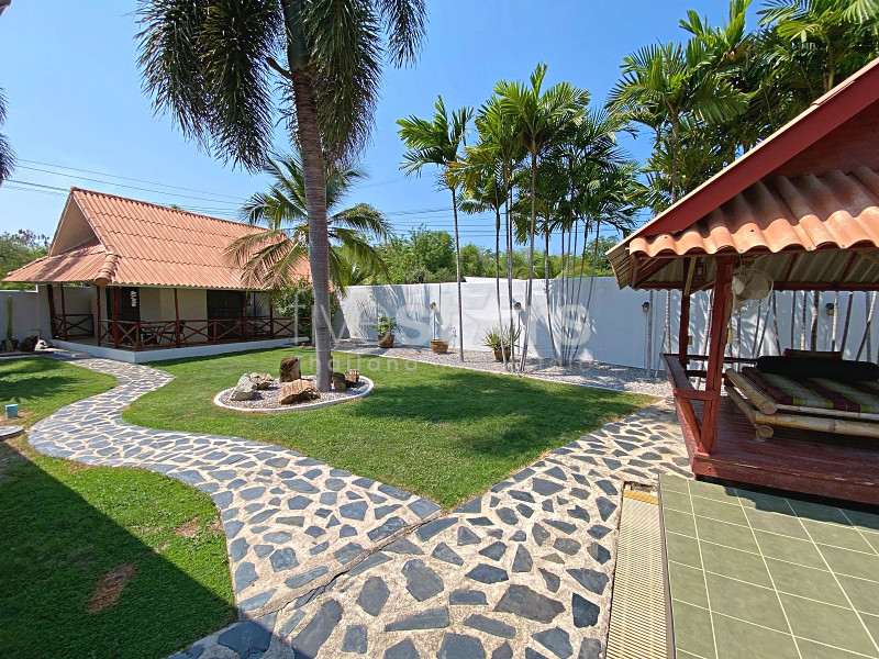 Spacious Pool Villa with Guest House, Pool Bar & Workshop – Fully Renovated on 1,020 SQM Land, photo 4