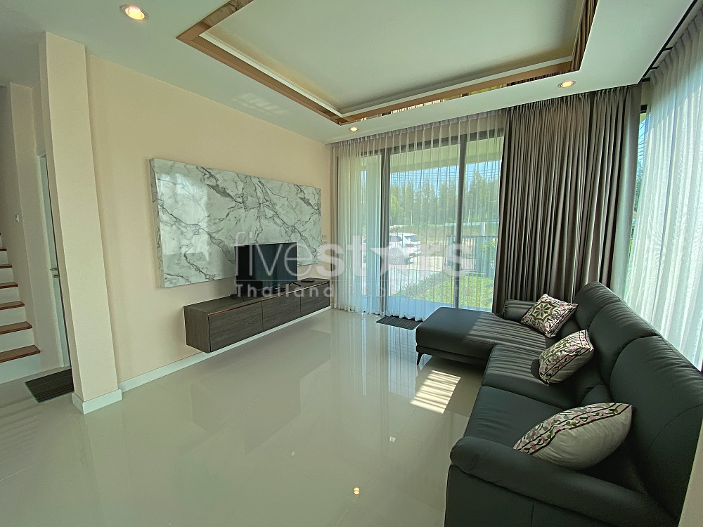 2 Story 3 Bed 3 Bath Villa Near Bluport Mall, photo 10