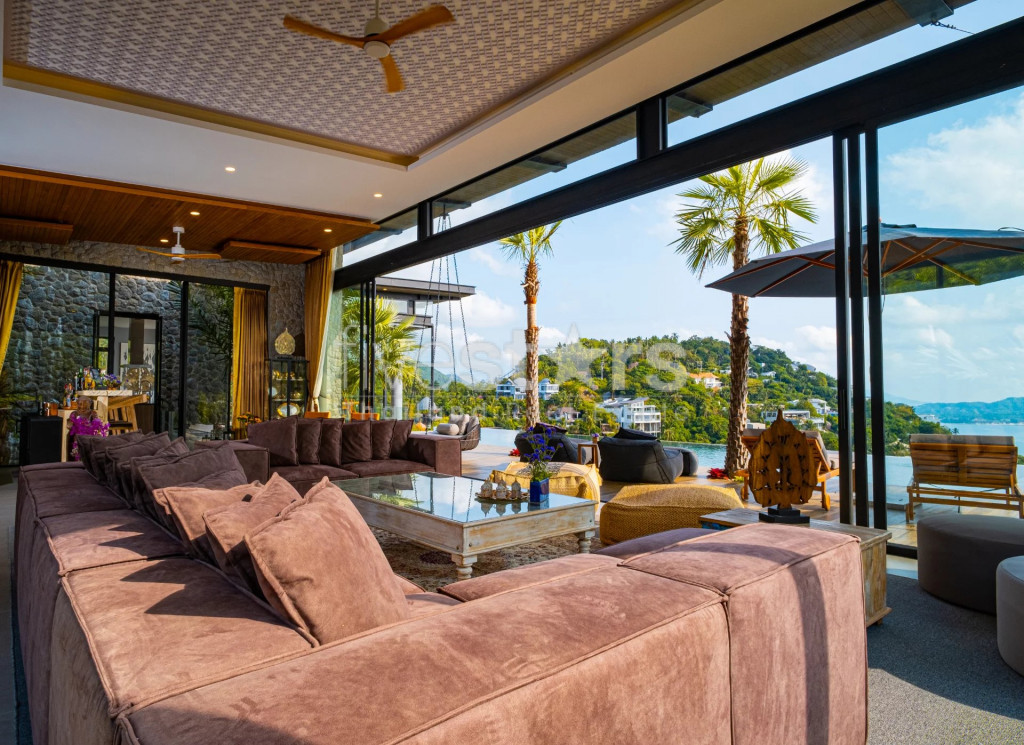 SPECTACULAR PIECE OF LUXURY DOMINATING THE HILL AND THE OCEAN, photo 5