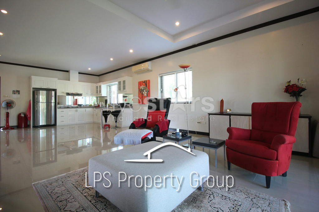 Spacious Holiday Home in Downtown Cha Am For Sale, photo 13