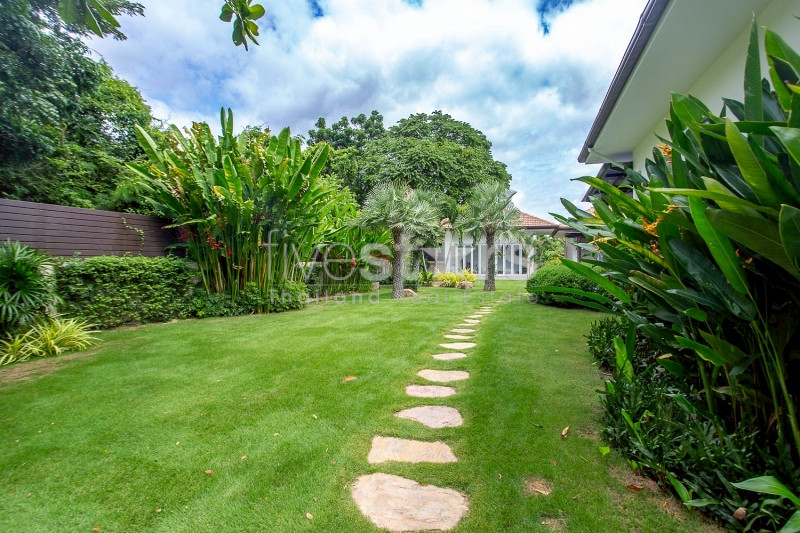 Luxury Hua Hin Estate on 2 Plots with Tropical Garden, Entertainment Sala & Fully Renovated Villa, photo 5