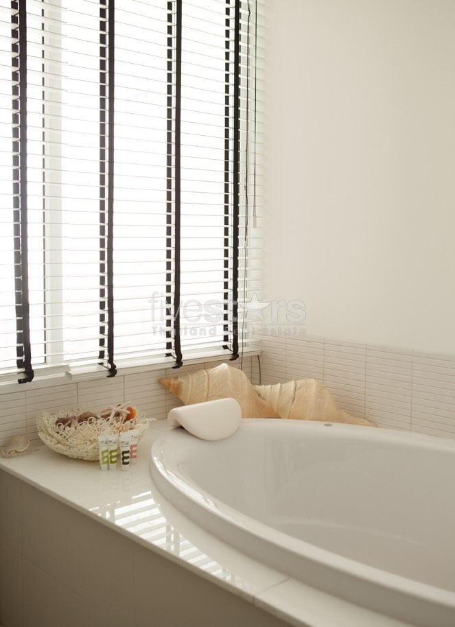 Luxury 2 Bed Penthouse Beachfront Condo, photo 10