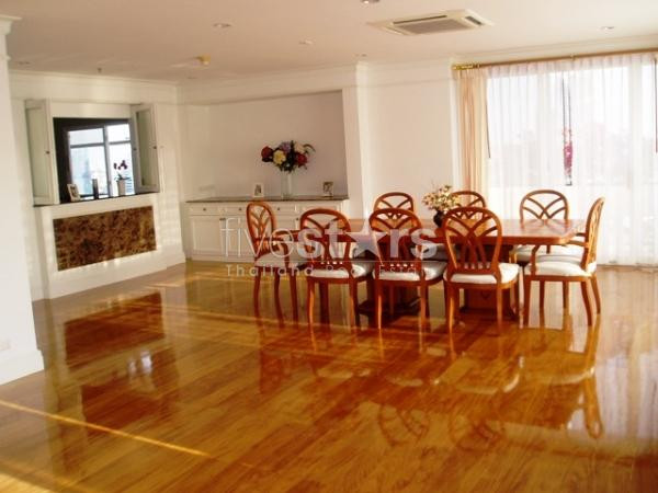 à Bangkok, magnifique penthouse de 1200 m² sur 2 étages avec terrasse.