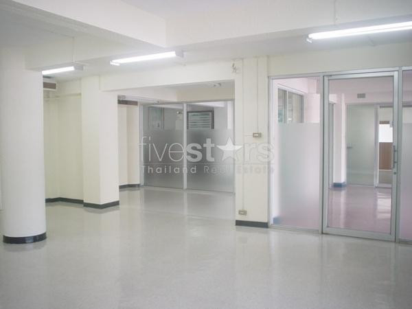 à Bangkok, bureau de 115 m² à coté de Lumpini Parc., photo 2