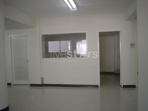 à Bangkok, bureau de 115 m² à coté de Lumpini Parc., photo 3