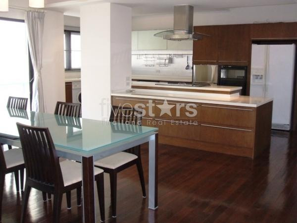 à Bangkok, bel appartement de 160 m² quartier Sala Daeng.