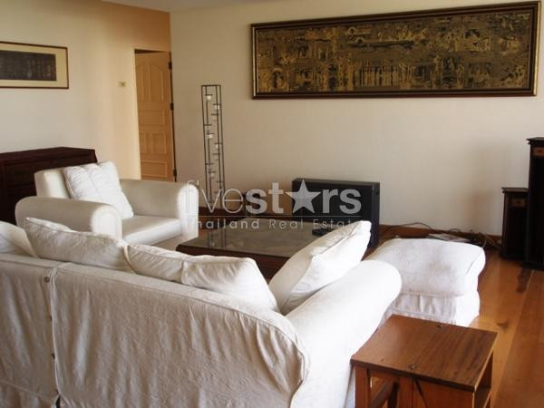 à Bangkok, bel appartement de 250 m² avec 3 chambres quartier Phrong Pong