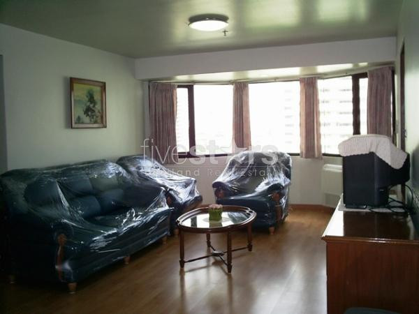 à Bangkok, grand appartement de 130m² avec vue dégagée.