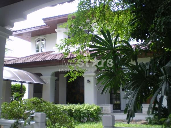 In Bangkok, charming colonial house close to Tong Lor area