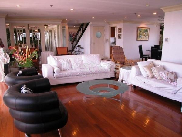 à Bangkok, quartier Sathorn, superbe Penthouse de 422 m² .