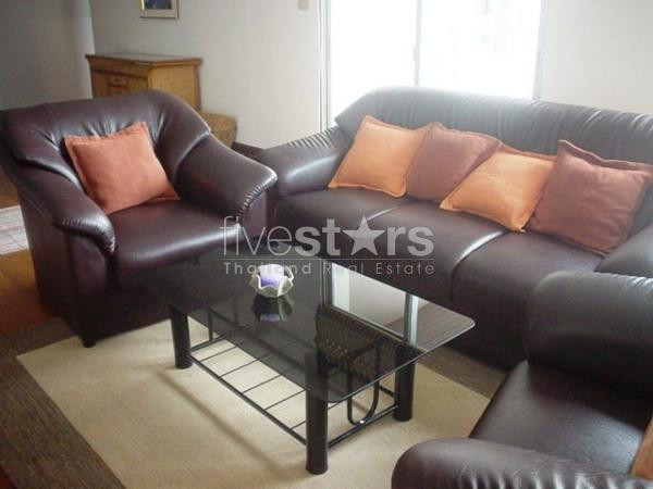 à Bangkok, bel appartement avec 3 chambres quartier Langsuan