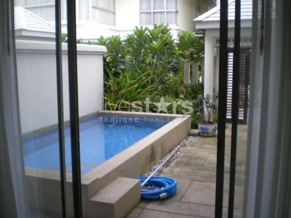 à Bangkok, villa neuve avec pisicne privée proche de Tong Lor