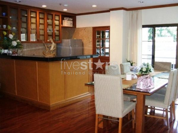 à Bangkok, bel appartement de style Thai quartier Naratiwas, photo 2