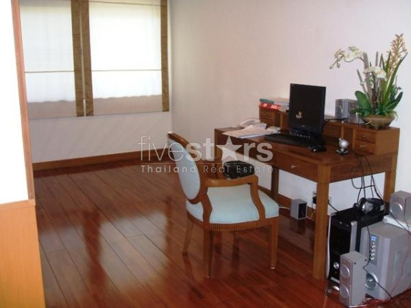 à Bangkok, bel appartement de style Thai quartier Naratiwas, photo 3