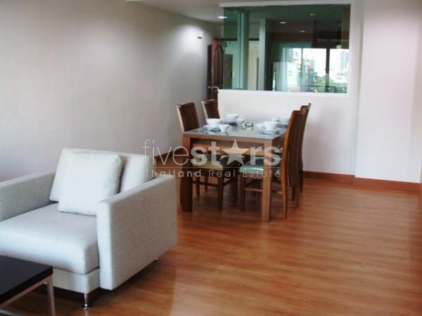 à Bangkok, appartement de 120 m² avec 2 chambres dans un immeuble neuf
