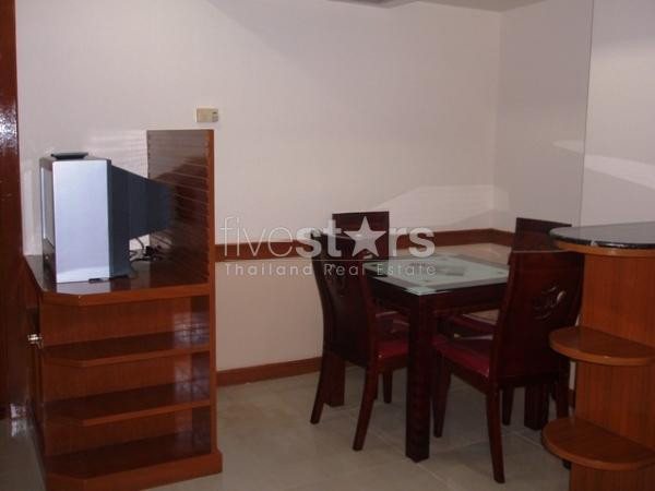 à Bangkok, appartement avec 2 chambres quartier Ekamai