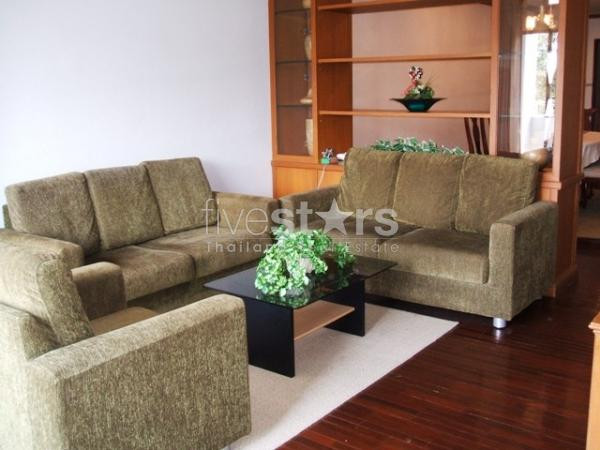 à Bangkok, grand appartement avec 2 chambres quartier Nanglinchee