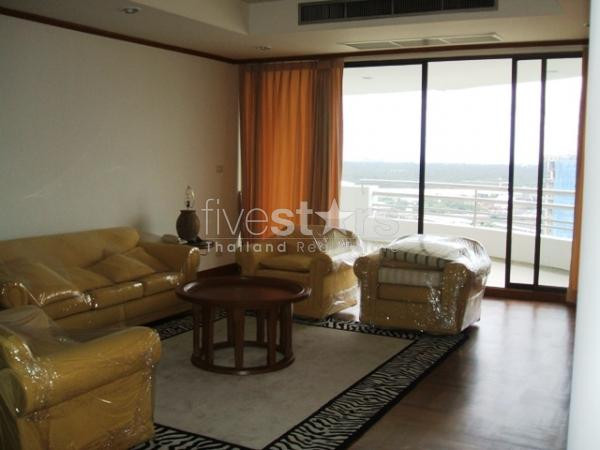 à Bangkok, grand appartement de 300 m² quartier Yenarkard