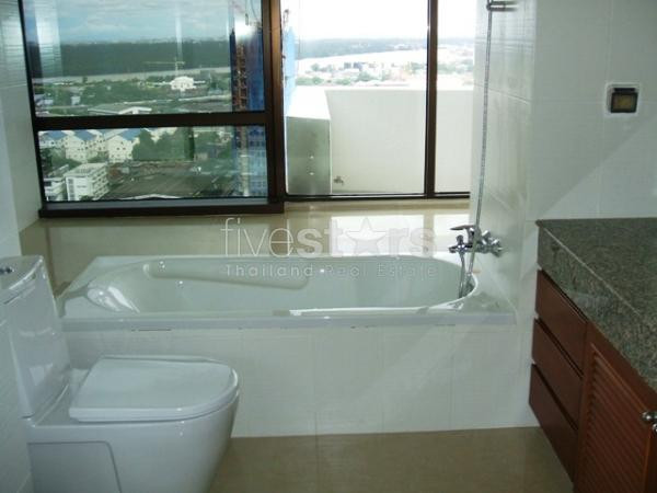 à Bangkok, grand appartement de 300 m² quartier Yenarkard, photo 3