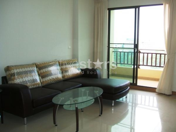 à Bangkok, appartement avec 2 chambres quartier Sathorn.