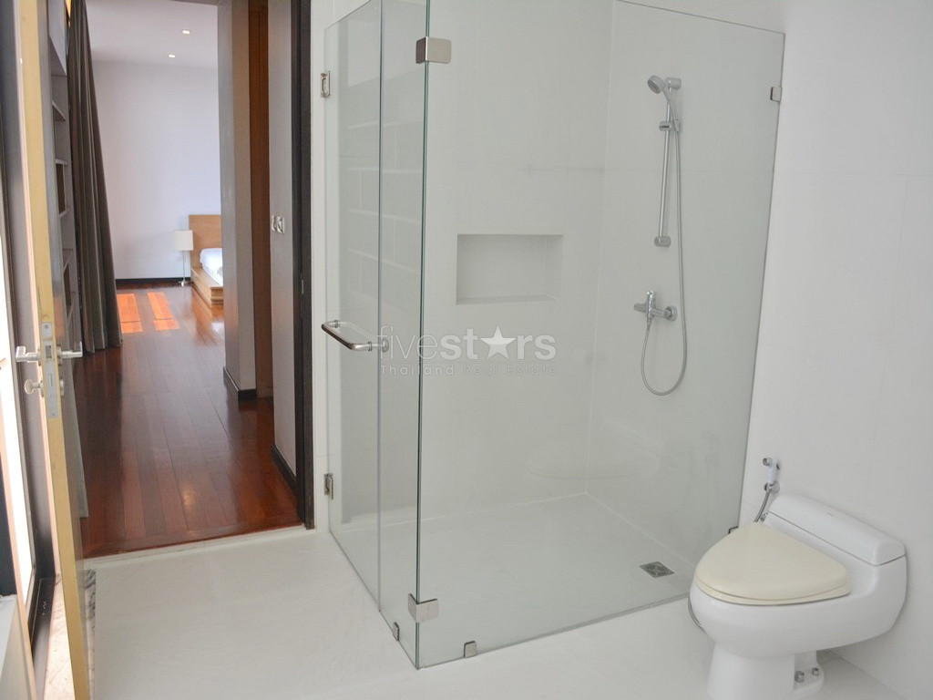 Maison moderne de 3 + 1 chambres dans un complexe à louer sur Ekamai, photo 9