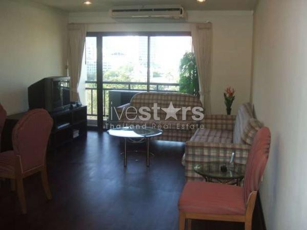 à Bangkok, appartement avec 2 chambres proche BTS Phrong Pong