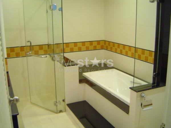 nice house in compound with private pool in Sathorn/Yenakard, photo 3