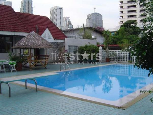 à Bangkok, jolie maison dans une residence privée