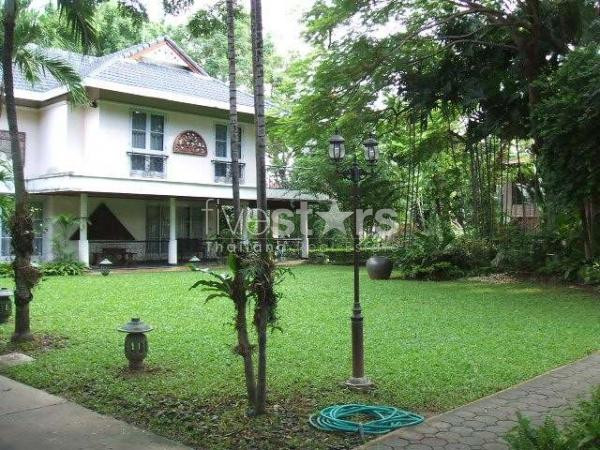 in Bangkok, colonial house in compound in Sathorn area