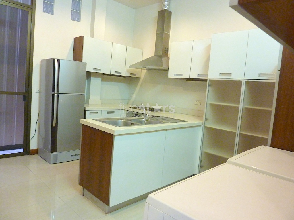 maison moderne avec piscine privée, photo 7