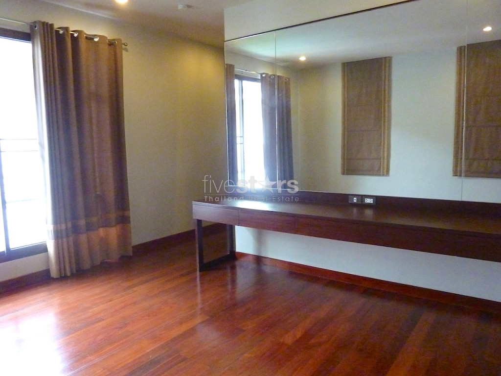 maison moderne avec piscine privée, photo 10