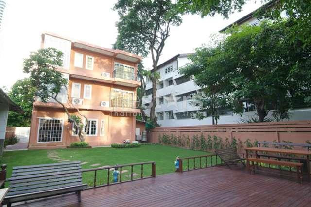 maison non meublée de 5 chambres avec piscine privée et grand jardin située au centre de la région de Phromphong., photo 6