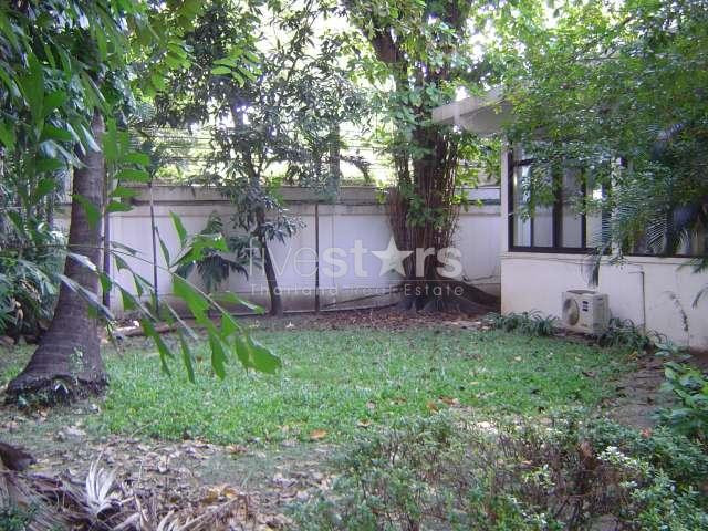 A spacious single house with private garden in Chidlom area, photo 3