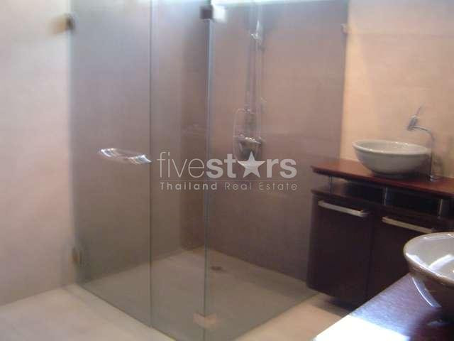 in Bangkok, A modern 4 bedroom townhouse in secure compound in Ekamai area., photo 5