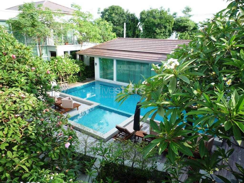 jolie maison moderne quartier Pattanakarn