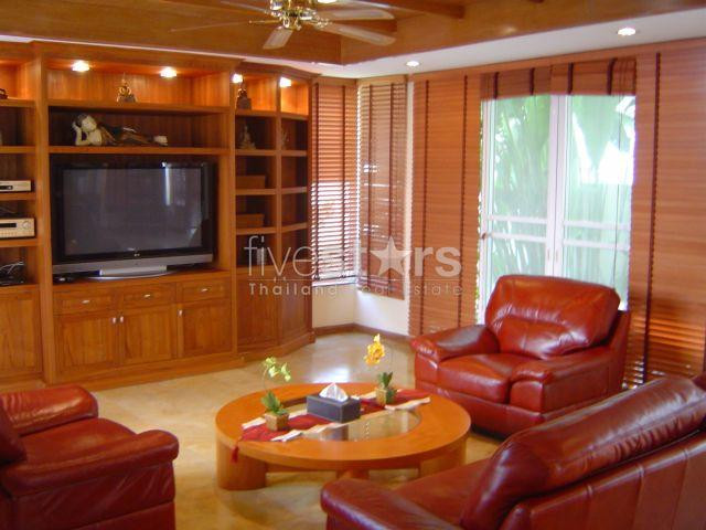 à Bangkok, jolie villa avec piscine privée quartier Ekamai, photo 2