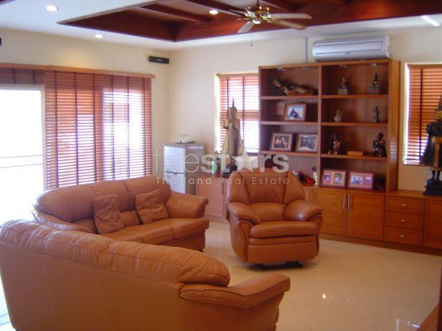 à Bangkok, jolie villa avec piscine privée quartier Ekamai, photo 5
