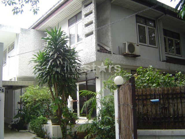 in Bangkok, a good value 3 bedroom house in Sathorn area, In compound with 24 hr security.