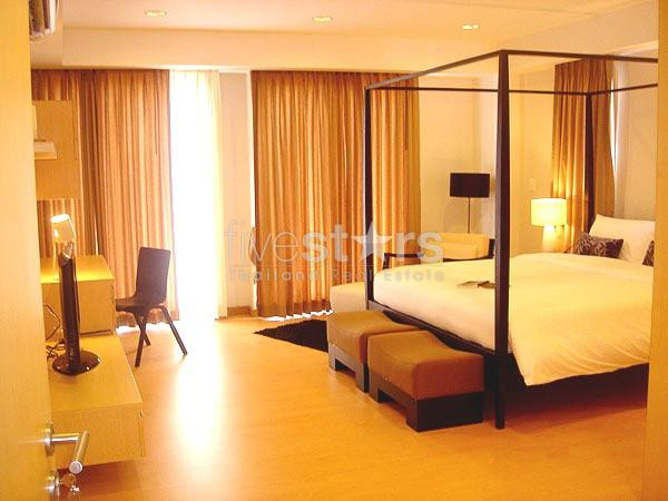 in Bangkok, Promphong area, a new apartment, fully furnished 2-3 bedrooms with a large balcony