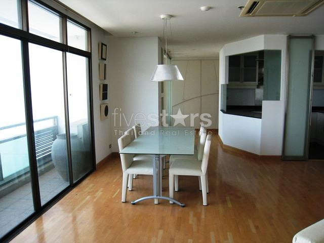 In Bangkok, Nice and Fully Furnished Apartment  2 Bedrooms near Lumpini Park, Walking distance to MRT Lumpini