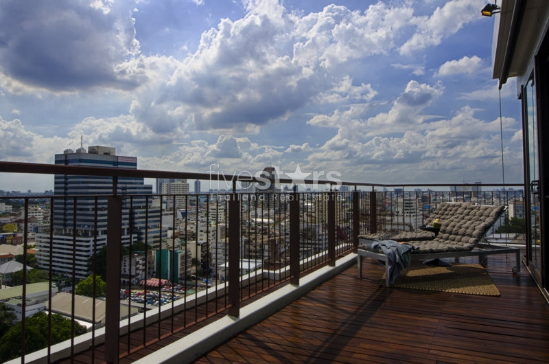 in Bangkok, Sathorn area, nice apartment, 450 sqm., 4 beds, 200 M. to BTS Surasak station, Spacious balconies, photo 3